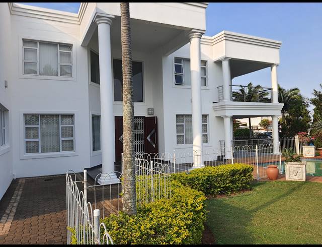 8 BEDROOM HOUSE FOR SALE IN LA LUCIA